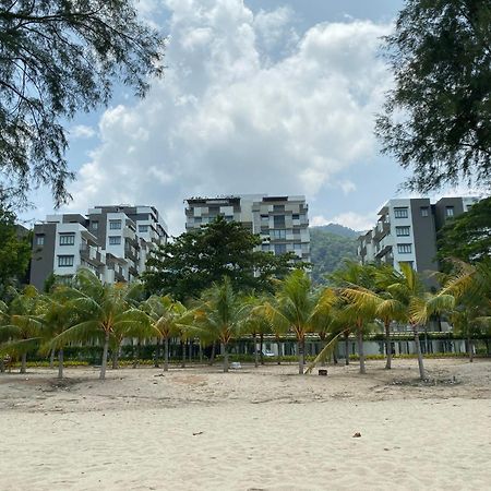 By The Sea @ Cozy Beachfront Home Batu Ferringhi Eksteriør billede