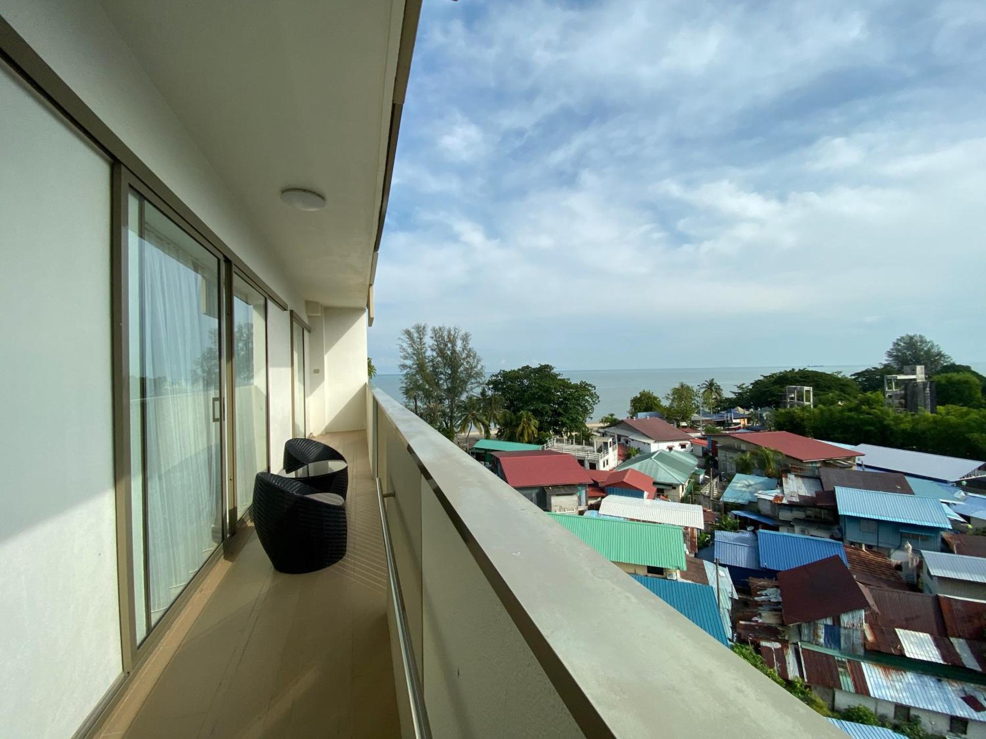 By The Sea @ Cozy Beachfront Home Batu Ferringhi Eksteriør billede